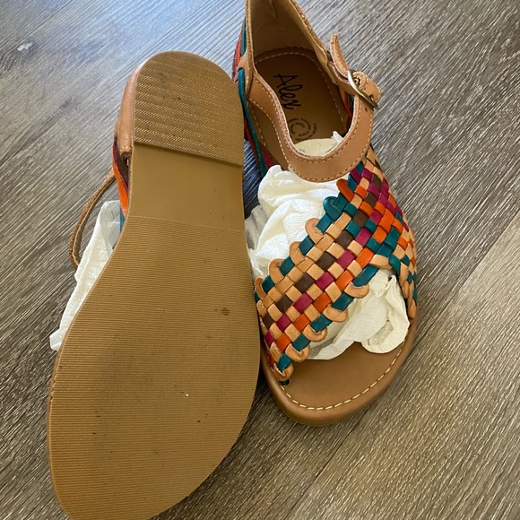 Adorable - Picture 3 of 4